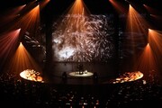 「amazarashi LIVE 理論武装解除」より「隅田川」のパフォーマンスシーン。