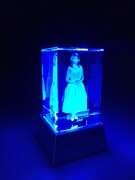 石川ひとみ3Dクリスタルフィギュア見本