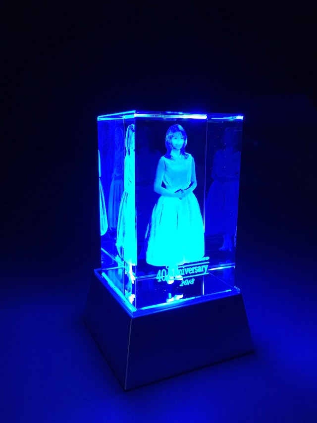 石川ひとみ3Dクリスタルフィギュア見本