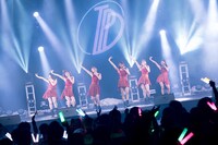 東京パフォーマンスドール「The 5th Anniversary ダンスサミット」の様子。（写真提供：EPICレコードジャパン）