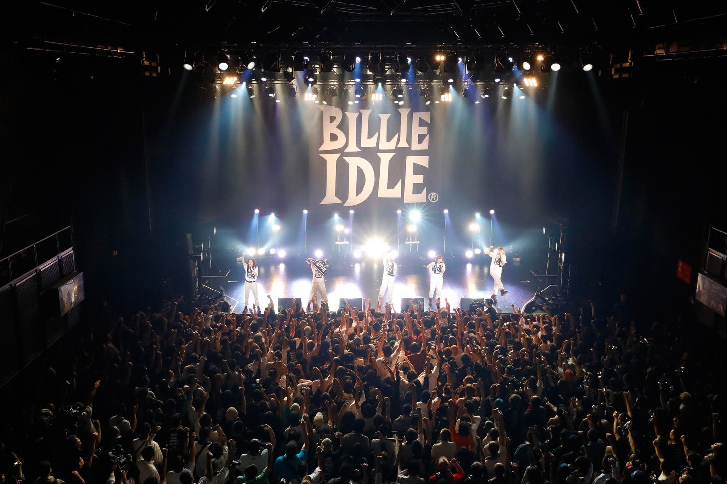 「BILLIE IDLE live show WELCOME TO BILLIE IDLE」の様子。（写真提供：オツモレコード）