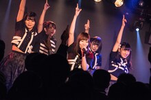 「ヲルタナティヴ LIVE TOUR 2018 "2 SETS of BABEL"」広島・SECOND CRUTCH公演の様子。（撮影：古川朋久）