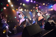 「A応P 2nd LIVE TOUR 2018 アニメがなくちゃ戦えない！」東京・渋谷CLUB QUATTRO公演の様子。