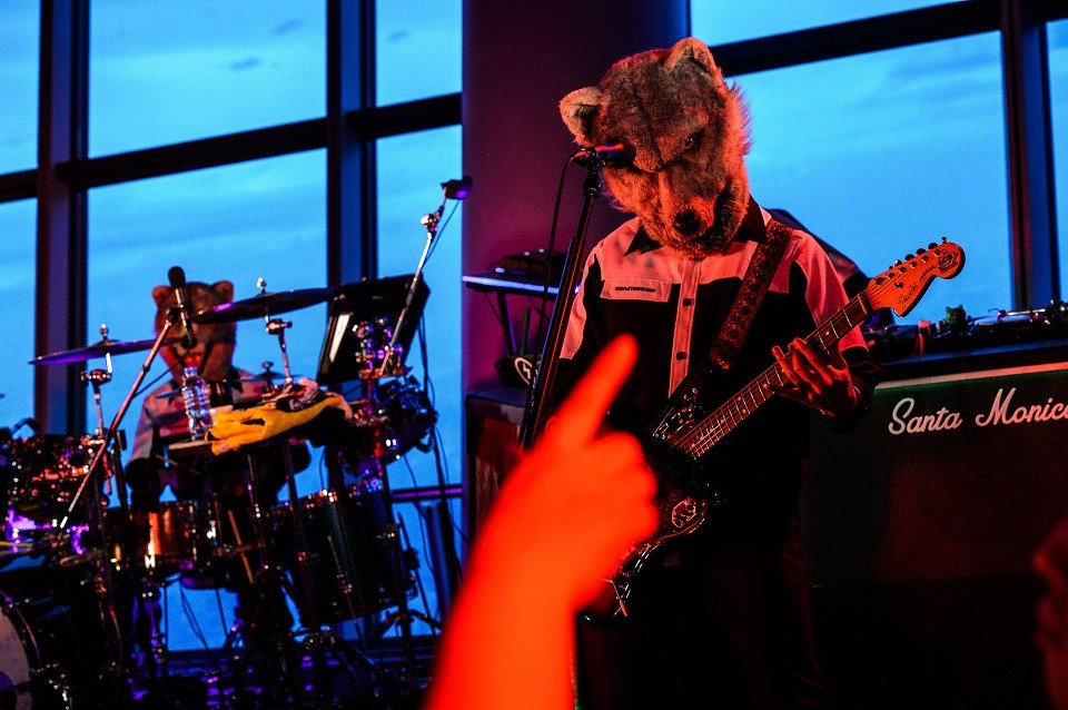 MAN WITH A MISSIONのライブの様子。（Photo by Daisuke Sakai［FYD Inc.］）
