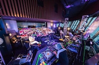 MAN WITH A MISSIONのライブの様子。（Photo by Daisuke Sakai［FYD Inc.］）