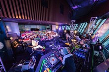 MAN WITH A MISSIONのライブの様子。（Photo by Daisuke Sakai［FYD Inc.］）