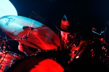 対馬祥太郎（Dr）（撮影：岡田貴之）