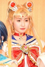 Team STARとしてセーラームーン / 月野うさぎを演じる井上小百合（乃木坂46）。