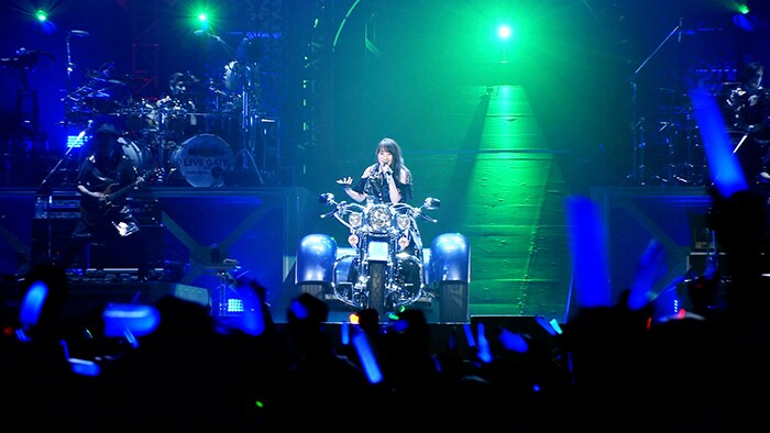 水樹奈々「NANA MIZUKI LIVE GATE」ダイジェスト映像のワンシーン。