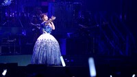 水樹奈々「NANA MIZUKI LIVE GATE」ダイジェスト映像のワンシーン。