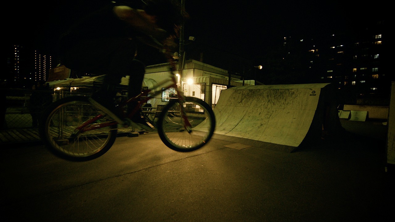 フォルクスワーゲンPRムービー第4弾「刺激を求めてUP! ALL NIGHT」より。