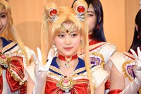 Team MOONとしてセーラームーン / 月野うさぎを演じる山下美月（乃木坂46）。