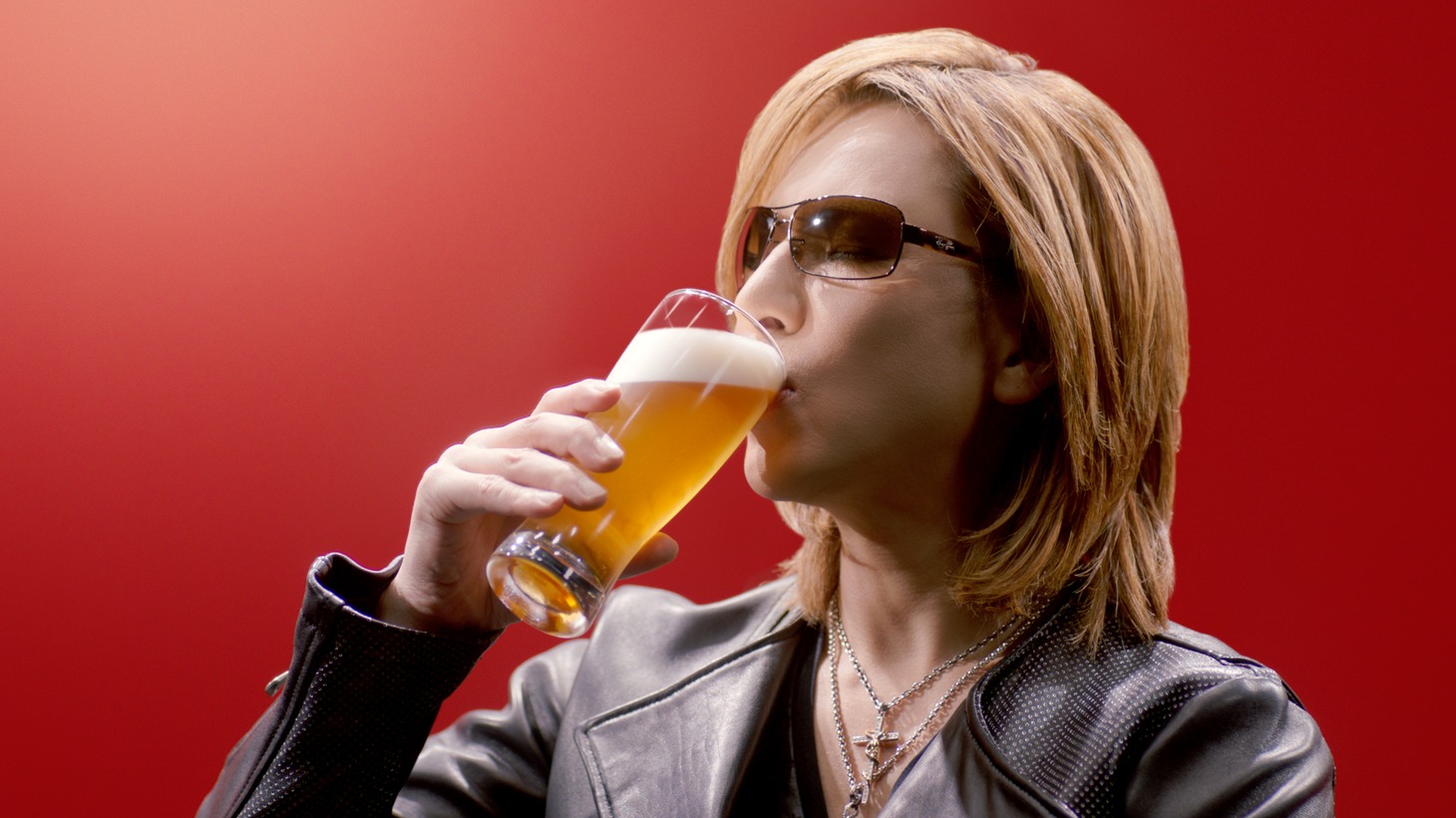 「本麒麟」新CM「YOSHIKI」編のワンシーン。