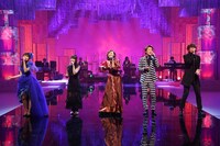 左から三森すずこ、水樹奈々、高橋洋子、氷川きよし、宮野真守。 (c)フジテレビ