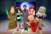 氷川きよしとアニメ「ゲゲゲの鬼太郎」のキャラクター。 (c)フジテレビ