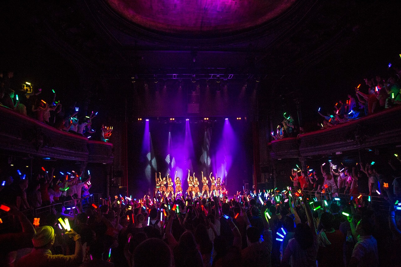 アンジュルムのフランス・パリ公演の様子。（写真提供：アップフロント）