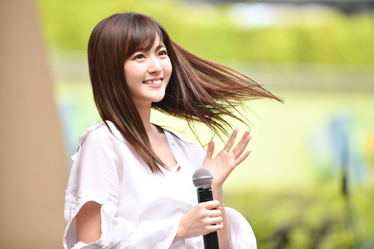 鈴木愛理、晴天のラクーアでデビューアルバム発売記念ライブ