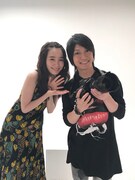 飯豊まりえと喜矢武豊（ゴールデンボンバー）。(c)TBS