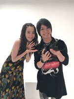 飯豊まりえと喜矢武豊（ゴールデンボンバー）。(c)TBS