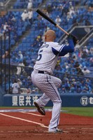 打席に立つ森本稀哲。