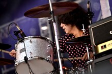 ナガマツシンタロウ（Dr, Cho / SIX LOUNGE）（撮影：半田安政[Showcase]）