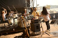 かりゆし58（撮影：半田安政[Showcase]）