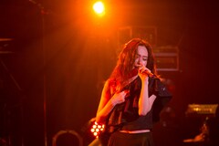寿美菜子、オーディエンスとたくさんの“emotion”ぶつけ合ったライブハウスツアー