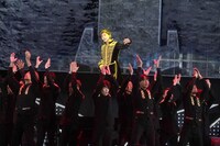 人気画像5位は「東方神起、日産スタジアムに再び立つ！『言葉で表せないくらいうれしい』3DAYS完遂」より、ユンホ。