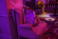 「Kisses and Kills Concept Bar」内の様子。