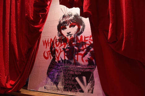 「Kisses and Kills Concept Bar」内の様子。