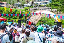 DENIMS（撮影：小杉歩）