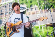 新井和輝（B / King Gnu）（撮影：小杉歩）