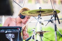 勢喜遊（Dr / King Gnu）（撮影：小杉歩）