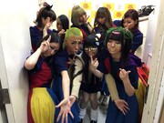 ガングロメイクのユイ・ガ・ドクソンとGANG PARADEメンバー。