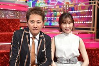 「UTAGE!」MCの中居正広と進行アシスタントの渡辺麻友。 (c)TBS