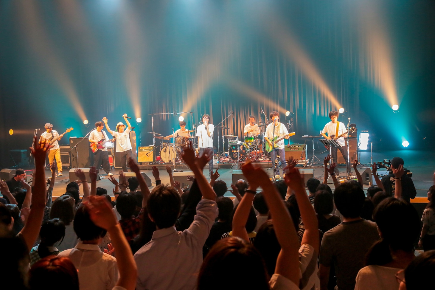 「マゴーソニック2018 バンド編 ～新青年館で再中年館～」アンコールの様子。