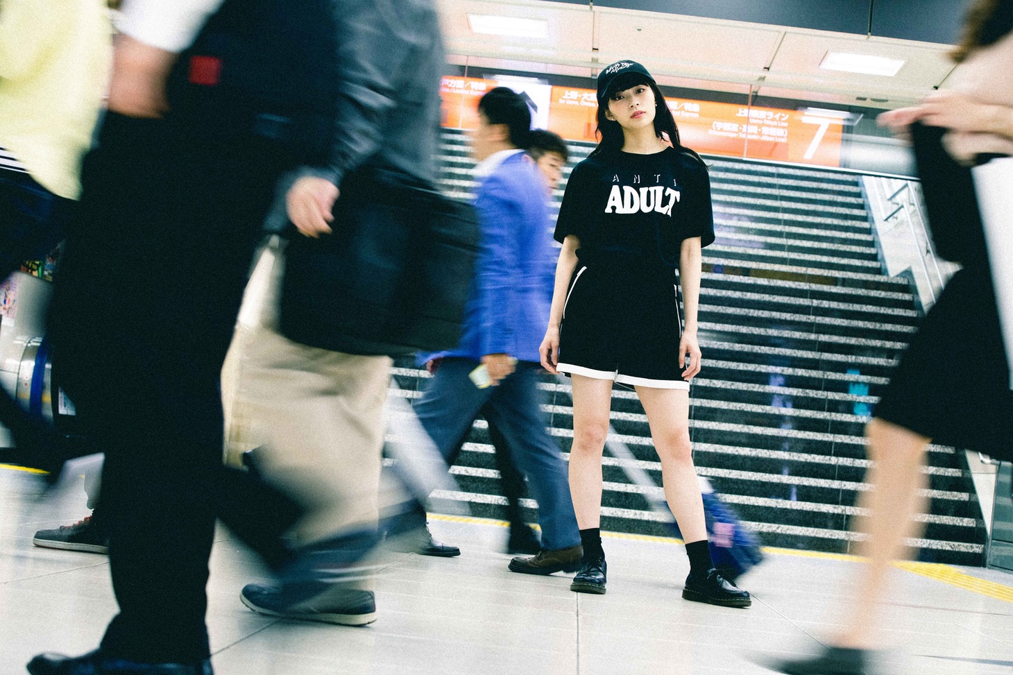 NEGLECT ADULT PATiENTSとTANGTANGコラボTシャツのイメージ写真。