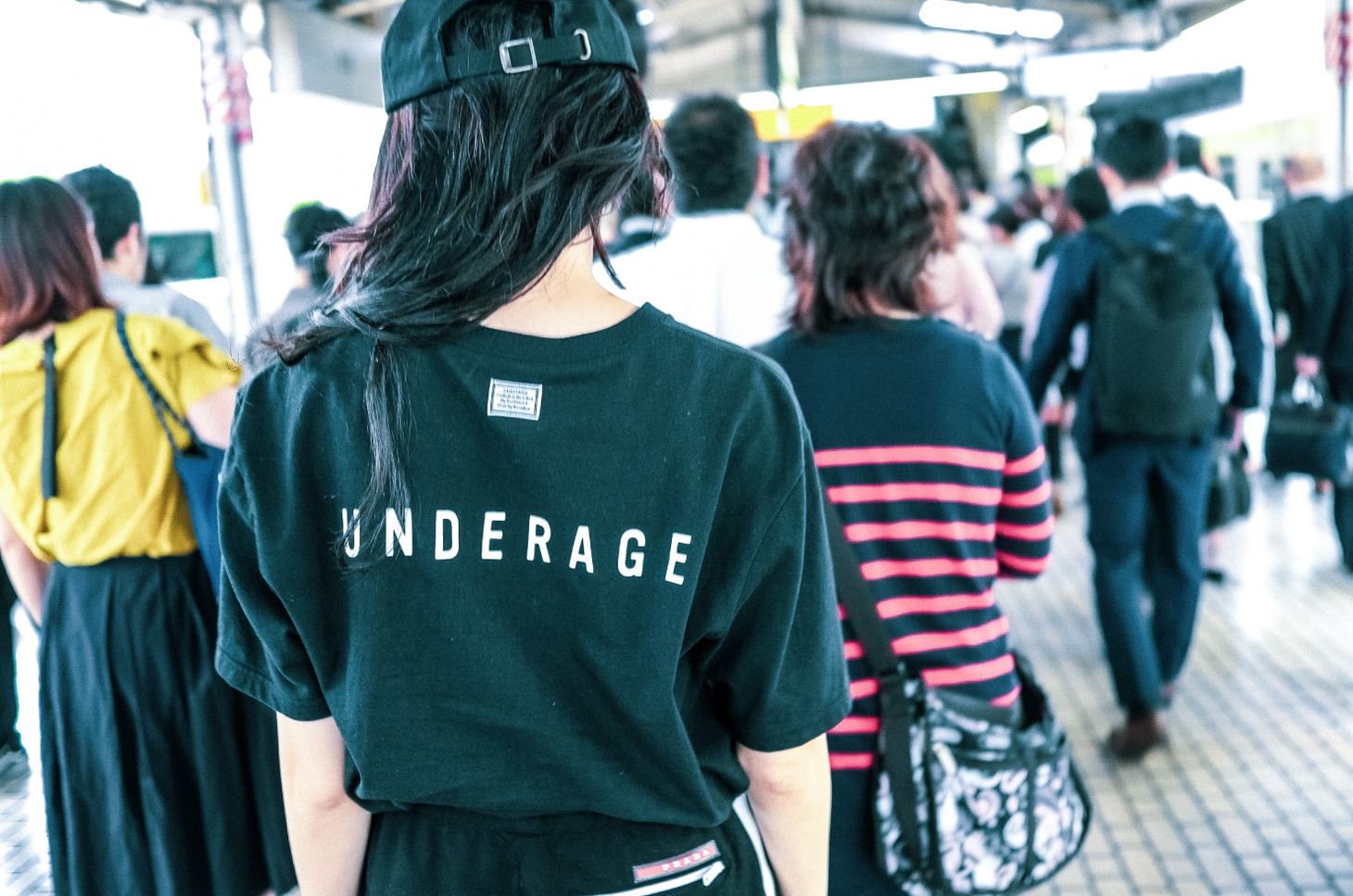 NEGLECT ADULT PATiENTSとTANGTANGコラボTシャツのイメージ写真。