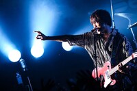小関竜矢（Vo, G）（写真提供：ポニーキャニオン）