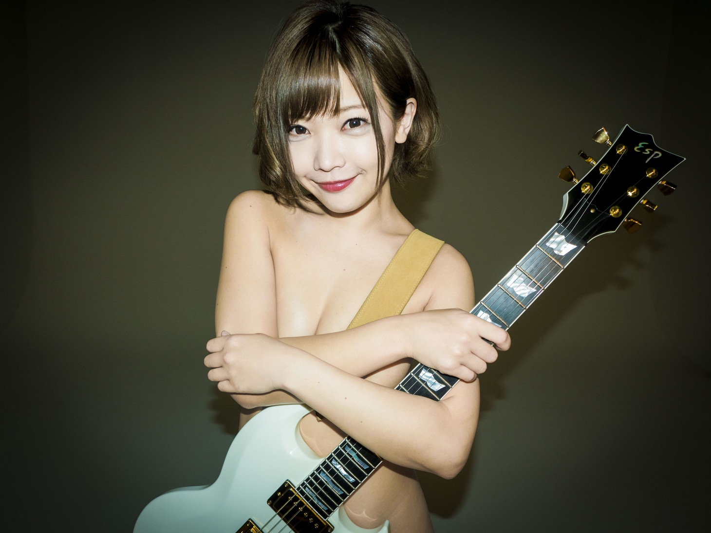 藤田恵名のアーティスト写真追加カット。