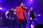 三浦大知「DAICHI MIURA BEST HIT TOUR in 日本武道館」のワンシーン。