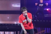 三浦大知「DAICHI MIURA BEST HIT TOUR in 日本武道館」のワンシーン。