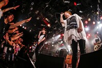 cinema staff「デビュー10周年記念ライブシリーズ two strike to(2) night～バトル・オブ・クアトロ～」6月編の東京・渋谷CLUB QUATTRO公演の様子。（撮影：石崎祥子）