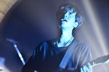 ホリエアツシ（Vo, G, Piano）（Photo by Rui Hashimoto［SOUND SHOOTER］）