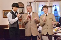 日本テレビ「崖っぷちホテル！」最終回より、服部要蔵、大田原大志、ピエール田中。 (c)NTV