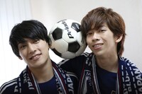 MCを務める超特急のユースケとリョウガ。