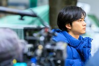 撮影中の北村匠海。