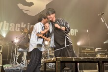 「ReI」を歌うぼくのりりっくのぼうよみと山中拓也。（Photo by AZUSA TAKADA）