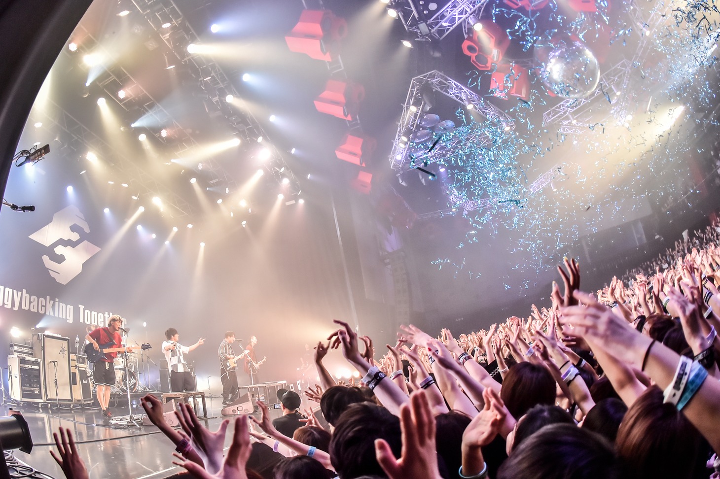 「ReI project coupling tour～Piggybacking Together～」東京・新木場STUDIO COAST公演の様子。（Photo by AZUSA TAKADA）