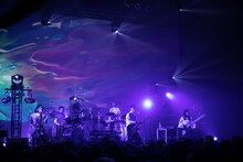 サカナクション「SAKANAQUARIUM2018 魚図鑑ゼミナール」初日公演の様子。